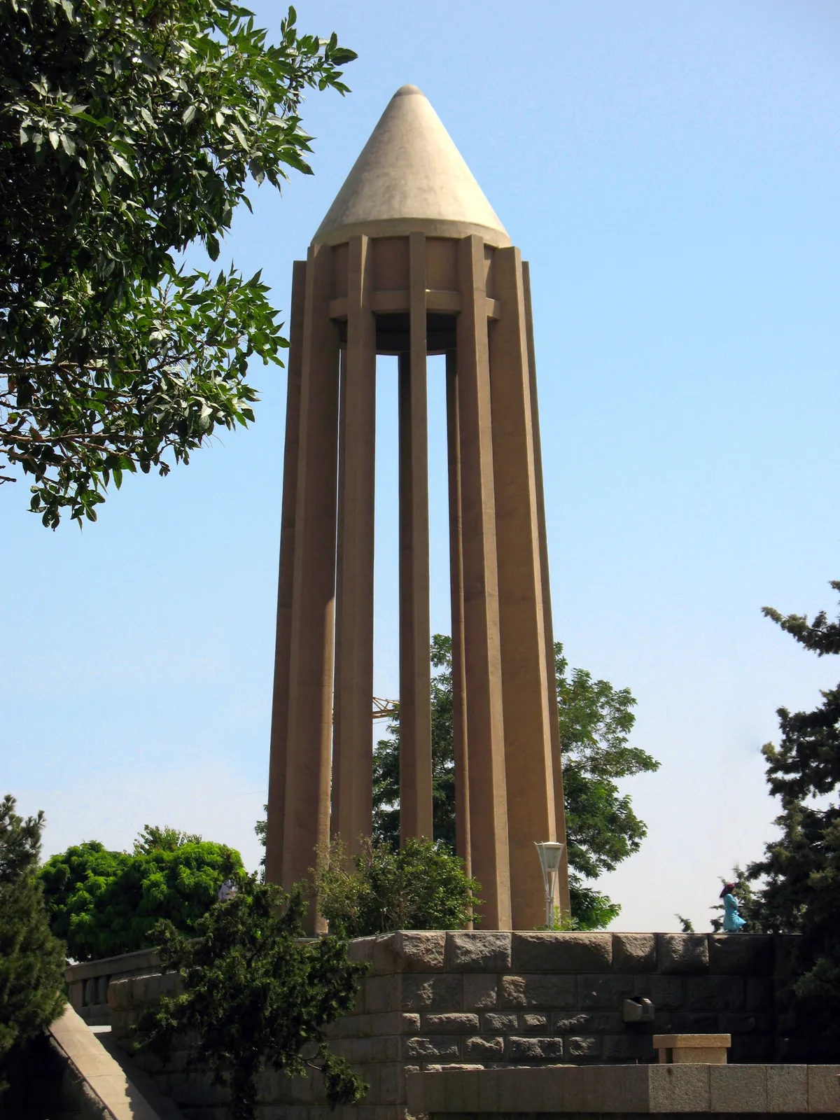 آرامگاه بوعلیسینا